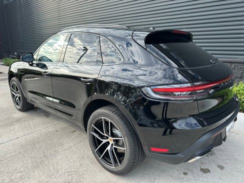 Used 2025 Porsche Macan image 3
