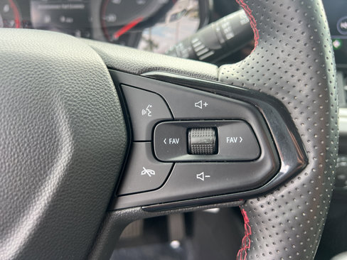 Used 2024 Chevrolet Trax RS w/ Sunroof Package image 18