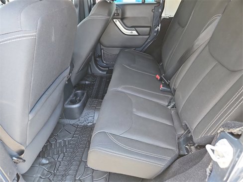 Used 2016 Jeep Wrangler Unlimited Sahara w/ Connectivity Group image 17