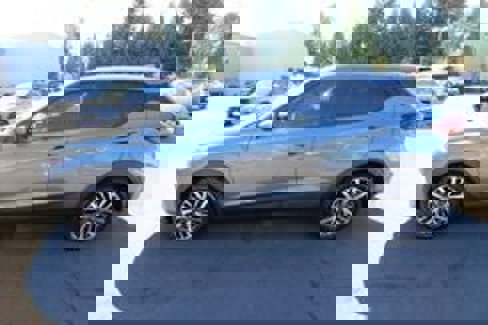 Used 2022 Nissan Kicks SV image 2