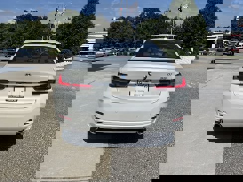 Certified 2025 BMW 330i Sedan image 7