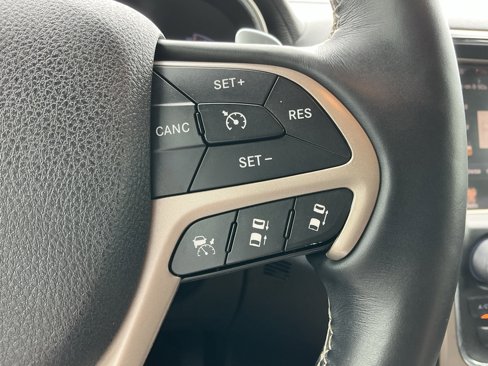 Used 2015 Jeep Grand Cherokee Overland w/ Advanced Technology Group image 52
