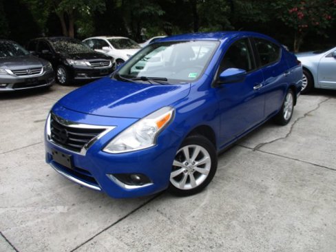 Used 2017 Nissan Versa SL image 1