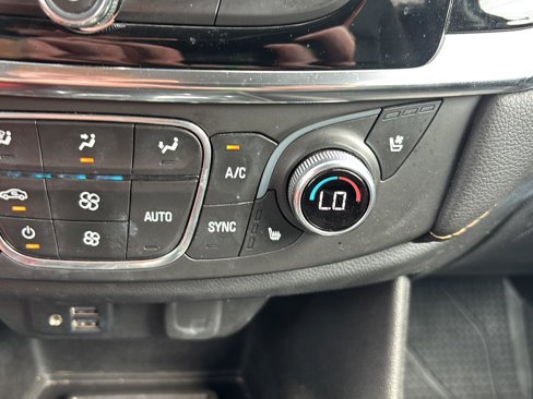 Used 2020 Chevrolet Traverse Premier image 31