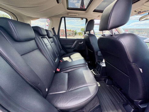 Used 2009 Land Rover LR2 HSE image 32