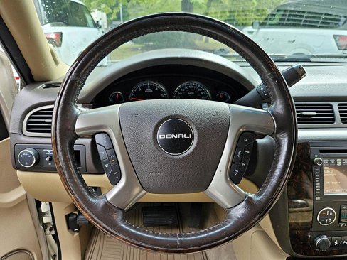 Used 2014 GMC Yukon XL Denali image 27