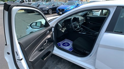 Used 2023 Hyundai Elantra SEL w/ Convenience Package image 9