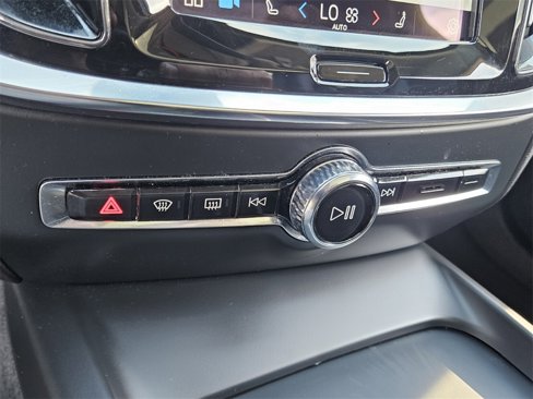 Certified 2024 Volvo S60 B5 Core image 33