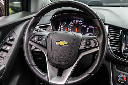 Used 2022 Chevrolet Trax LT w/ LT Convenience Package image 9