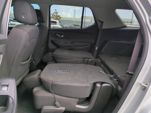 Used 2021 Chevrolet Traverse LT image 14