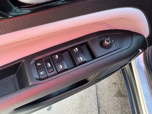 Used 2025 Jeep Compass Limited image 11
