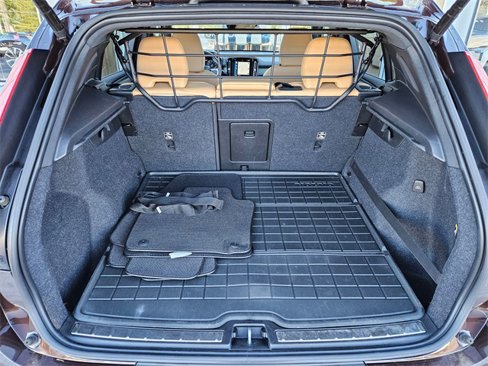 Used 2019 Volvo XC40 T5 Inscription image 11