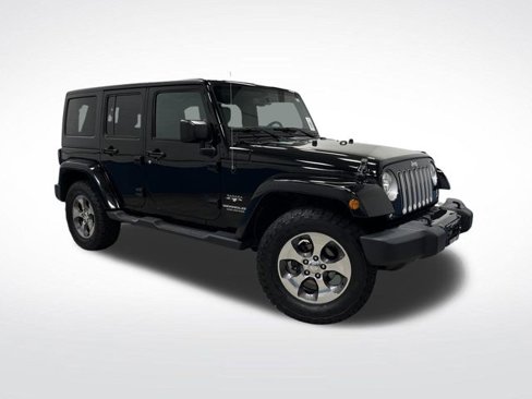 Used 2017 Jeep Wrangler Unlimited Sahara w/ Connectivity Group image 36