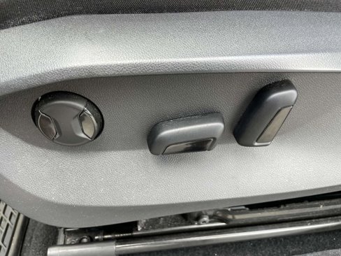 Used 2022 Volkswagen Tiguan SE image 13