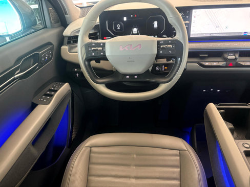 Used 2024 Kia EV9 Land image 11