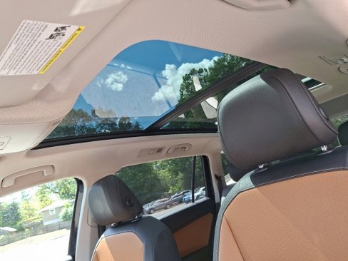Used 2019 Volkswagen Tiguan SE w/ Panoramic Sunroof Package image 21