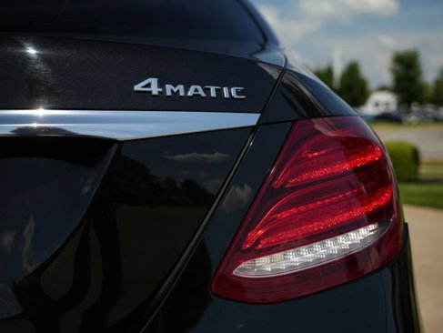 Certified 2019 Mercedes-Benz E 300 4MATIC image 18