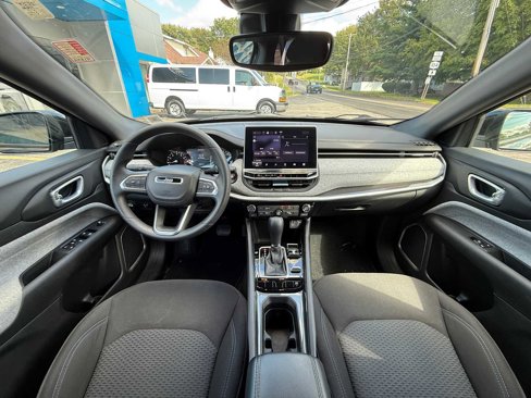 Used 2023 Jeep Compass Sport image 10