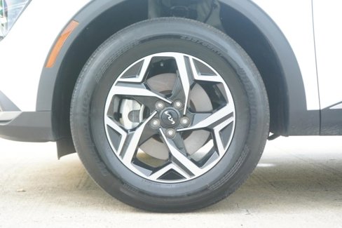 Used 2024 Kia Sportage LX image 14