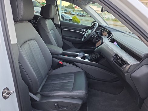 Used 2021 Audi e-tron Premium w/ Convenience Plus Package image 39
