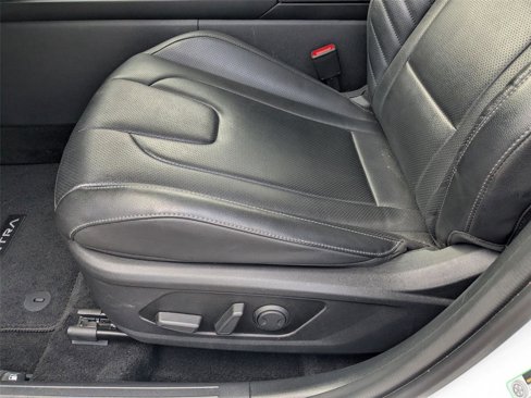 Used 2024 Hyundai Elantra Limited image 16