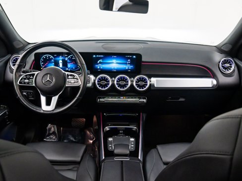 Used 2023 Mercedes-Benz GLB 250 4MATIC w/ Premium Package image 10