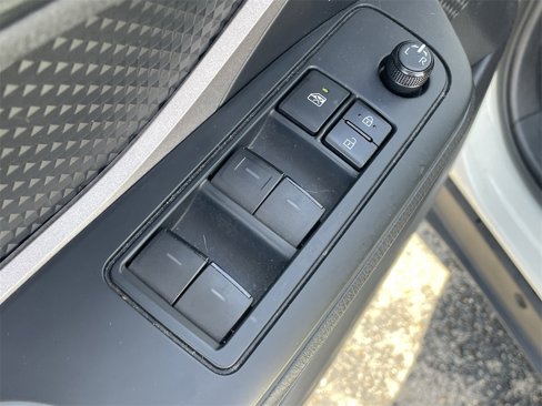 Used 2020 Toyota C-HR image 11