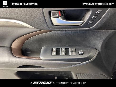 Used 2017 Toyota Highlander Limited image 29