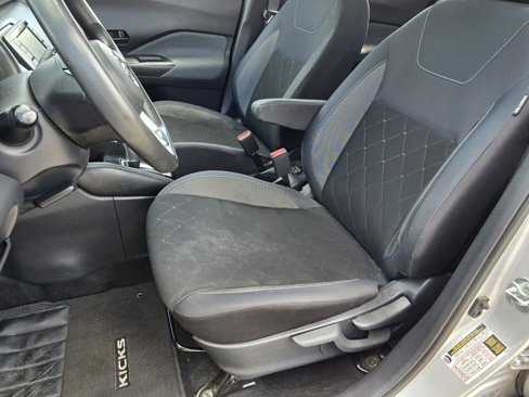 Used 2019 Nissan Kicks S image 18
