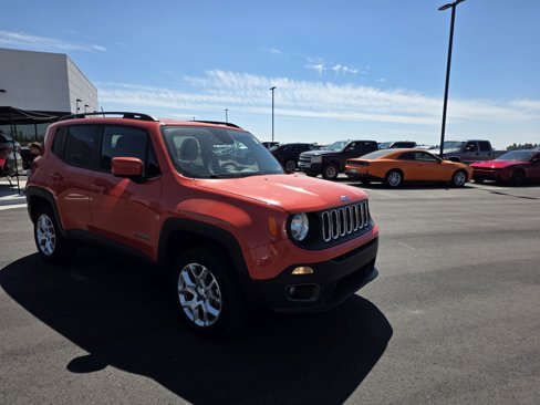 Used 2015 Jeep Renegade Latitude w/ Popular Equipment Group image 3