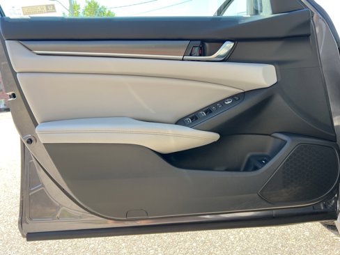 Used 2019 Honda Accord LX image 10