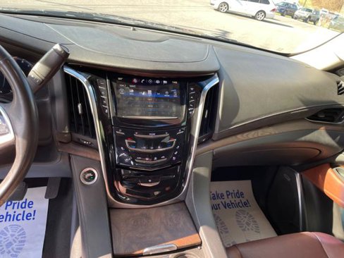 Used 2017 Cadillac Escalade Premium Luxury image 19