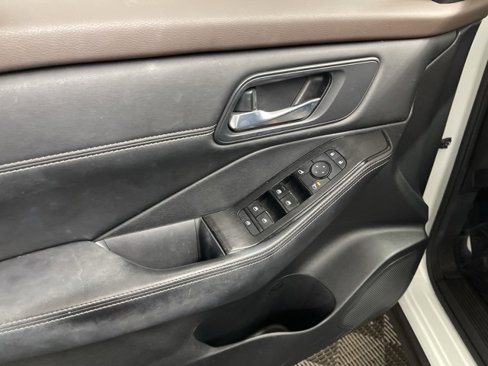 Used 2022 Nissan Rogue SV w/ SV Premium Package image 23