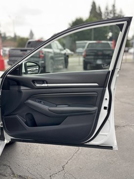 Used 2019 Nissan Altima 2.5 SV image 11
