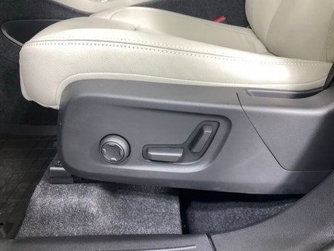 New 2025 Volvo XC40 B5 Plus w/ Protection Package Premier image 28