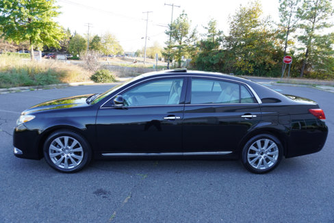 Used 2011 Toyota Avalon Limited image 4