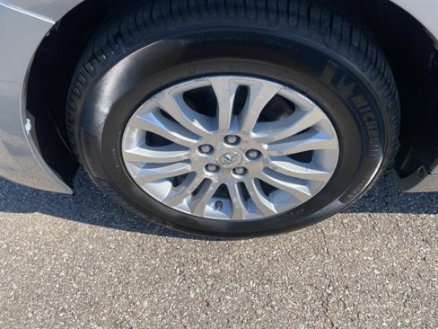 Used 2011 Toyota Sienna XLE image 31
