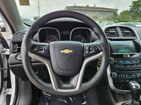 Used 2015 Chevrolet Malibu LT image 2