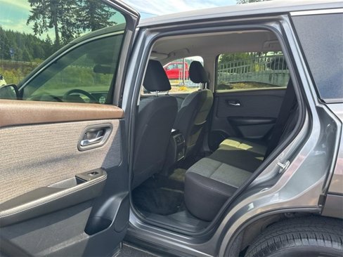 Used 2023 Nissan Rogue SV image 18