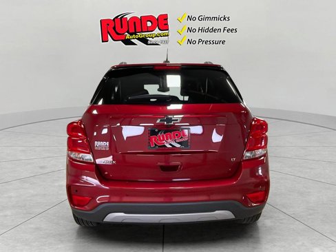 Used 2020 Chevrolet Trax LT w/ Sun & Sound Package image 4