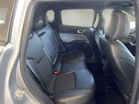 Certified 2024 Jeep Compass Latitude image 25