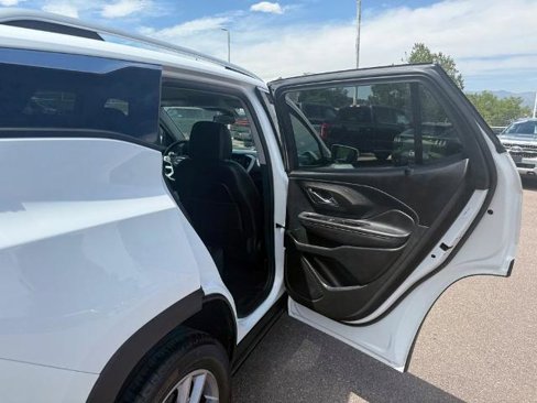 Used 2023 GMC Terrain SLT image 21