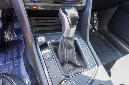 Used 2024 Volkswagen Tiguan SE w/ Panoramic Sunroof Package image 20