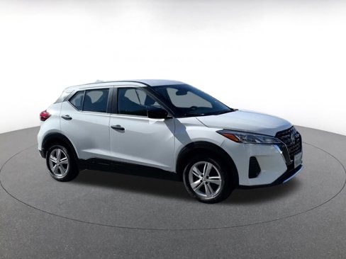 Used 2024 Nissan Kicks S image 2