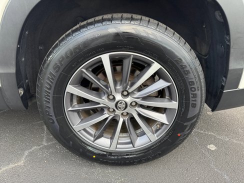 Used 2019 Toyota Highlander XLE image 26