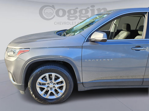 Used 2018 Chevrolet Traverse LT image 2