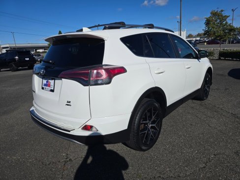 Used 2017 Toyota RAV4 SE image 4