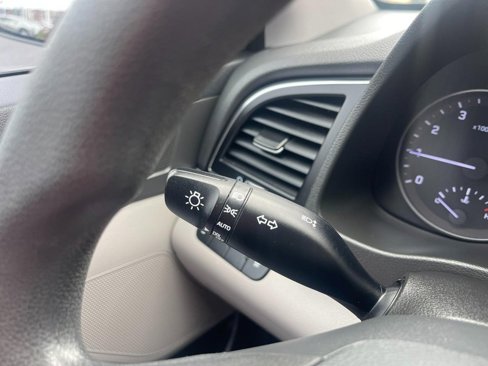Used 2017 Hyundai Elantra SE image 24