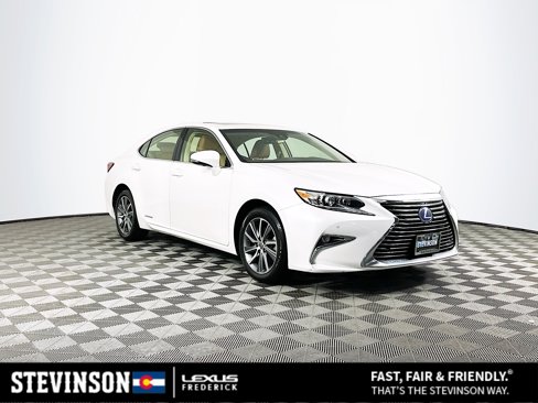 Used 2017 Lexus ES 300h image 1