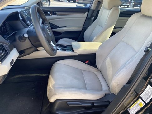 Used 2018 Honda Accord LX image 9